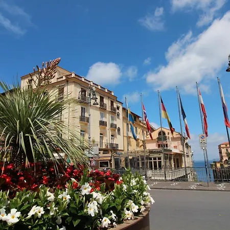 Piazza Tasso Max 1 Sorrento